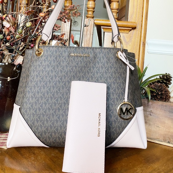 Gaby’sBags💕Michael Kors Tote& Wallet SET NWT - Picture 8 of 8